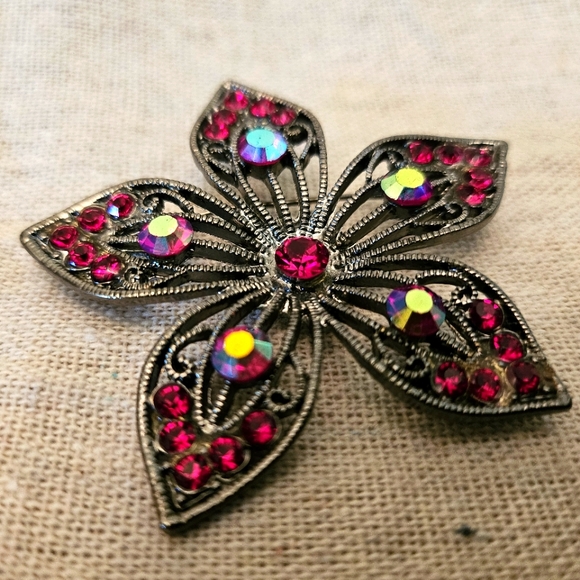Vintage Embellished Red & Silver Flower Brooch | Size OS - Picture 1 of 6